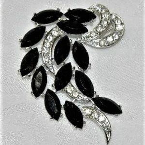 HIGH FASHION SARAH COVENTRY BROOCH